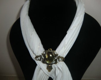 scarf clip/pin, antique style, with glass stone on bronze element