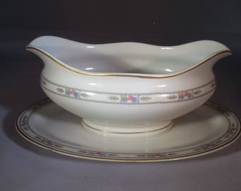 Orleans gravy boat with under plate