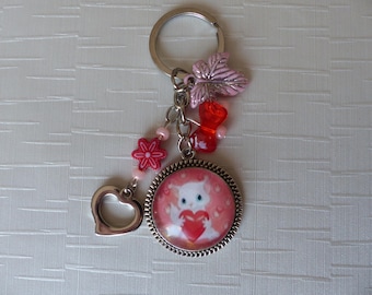 Keychain cat holding a heart