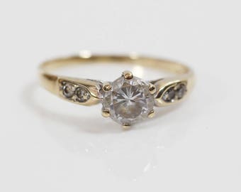 1980s Clear Cut CZ Round 9ct Gold Ladies Claw Set Ring Size UK O and US 7.25