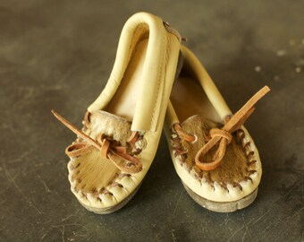 SPRING CLEANING - Vintage Toddler Leather Mocassins, Mexico, Cow Hide, Cow Hair, Tan and Brown, Indian, Slippers