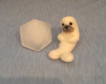Needle Felt Seal - Baby Seal - Seal Ornament - Felt Animals - Seal Gift - Miniature Seal Figurine - Kawaii -