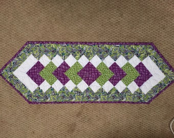 Table runner quilted pieced