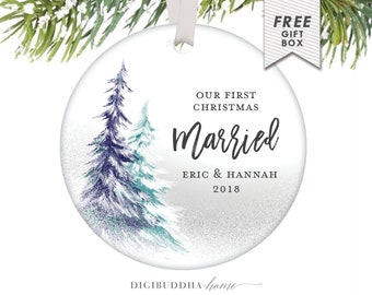 Our First Christmas Married Gift for Newlywed Couple, Best Wedding Gifts for Couple Personalized Christmas Ornament Mr and Mrs 1st Married