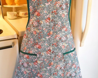 Women's Vintage Style Full Apron in Green