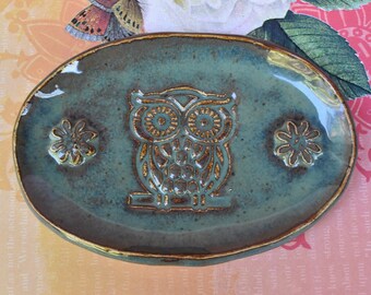 Owl plate. Spoon rest. Owl spoon rest.Soap dish. Owl soap holder. Owl jewelry holder. Owl ring holder. Owl trinket dish.
