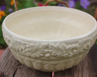 Vintage Pottery Mixing Bowl - Pale Yellow - 7 1/2 inches Diameter - Oak Leaves and Acorns - Unmarked - Excellent Condition