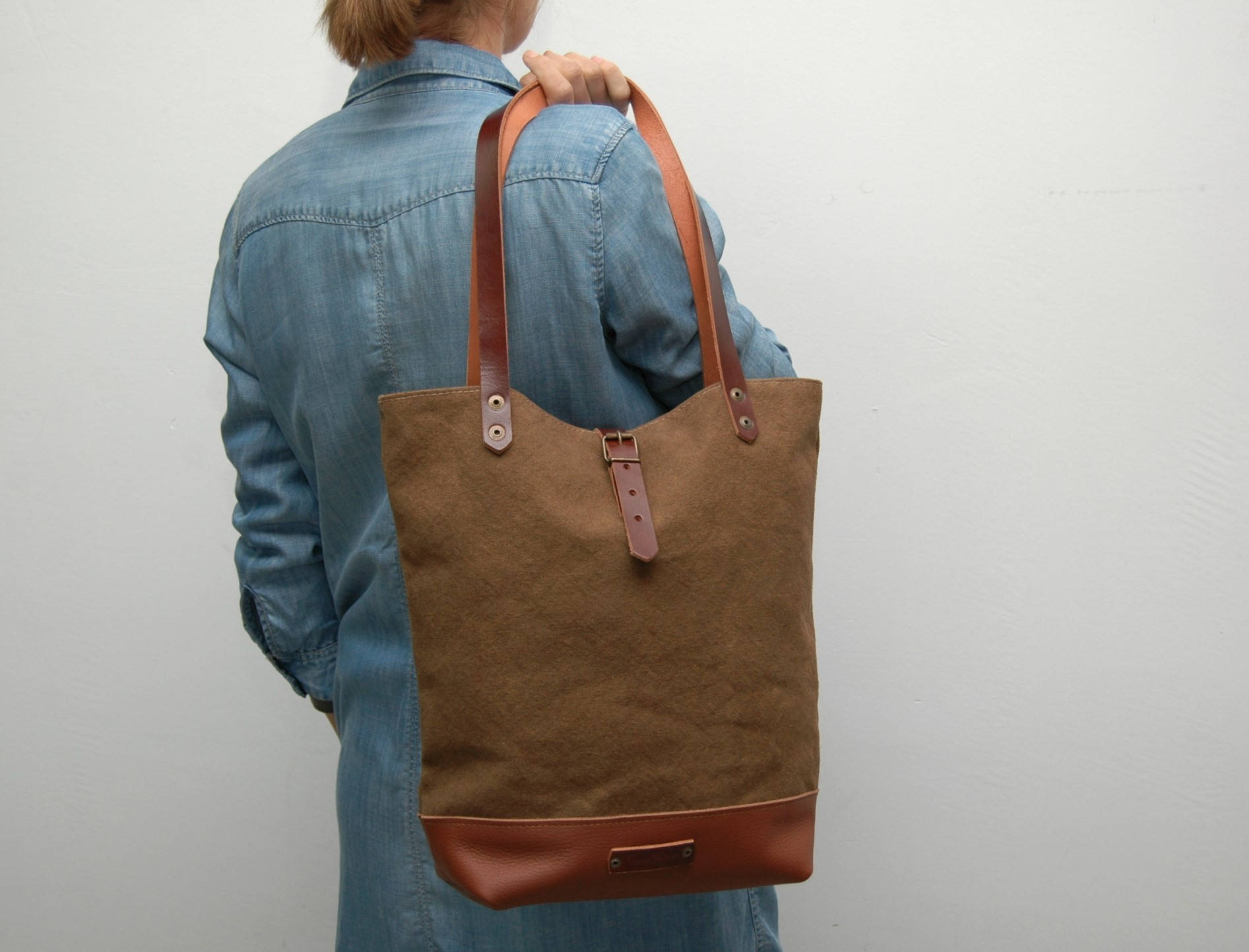 Tote bag waxed canvas brown tobacco color leather bottom