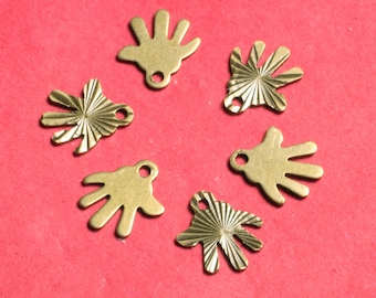 Closeout SALE Antique brass hand charm 8x8mm, 72 pcs (item ID ABHC8x8)