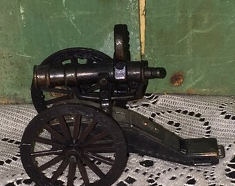 Antiguo acabado Die Cast Metal cañón sacapuntas; Colección Die Cast Metal; Sacapuntas de lápiz de cañón militar