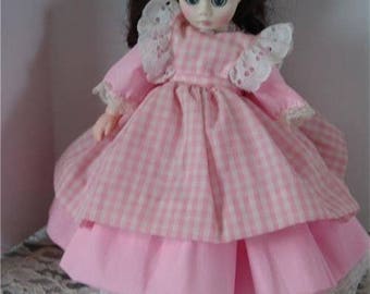 Vintage Madame Alexander Doll 8" 1976 great Condition