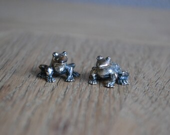 Set of 2 vintage metal frog figurines
