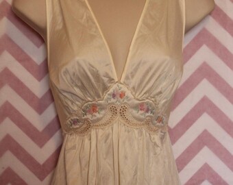 True Vintage Lorraine Ivory Waltz Length Nightgown Size L Nylon USA