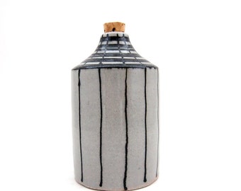 Schwarz und weiß-Linien-Flasche