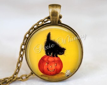 HALLOWEEN Pendant Necklace, Black Cat Pendant Necklace, Pumpkin Necklace, JOL, Jack O Lantern, Halloween Keychain, Vintage Retro Halloween