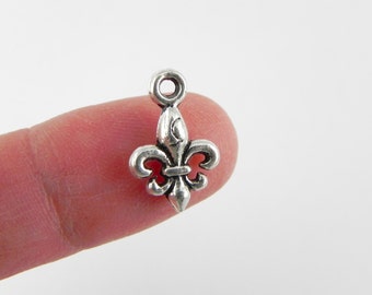 20 Fleur De Lis Charms in Antiqued Silver - 15mm x 10mm - double sided - Lead-free - Nickel-free