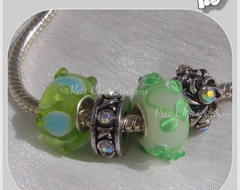 SINGLE CORE METAL clear green glass DONUT RONDELLE beads & 4 CHARMS silver * D655
