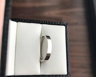 18ct white gold 3mm wedding band