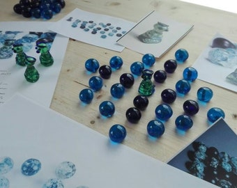 Reproduction of a viking Hnefatafl game from birka, grave 750 / breeding a game of Hnefatafl viking grave 750 Birka Bjorko