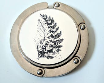 The Last of Us Part II Ellie's Tattoo purse hanger, laser engraved. Comes with an elegant black velvet pouch. TLOU TLOU2