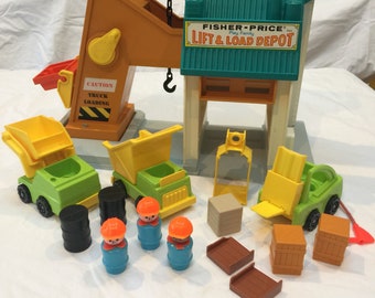 Vintage Fisher Price Lift & Load Depot Construction 942 near complete