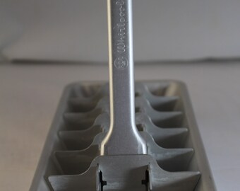 Vintage Whirlpool Aluminum Ice Cube Tray