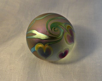 Paperweight Correria Glass Irridenscent Hearts Vines Signed Numbered