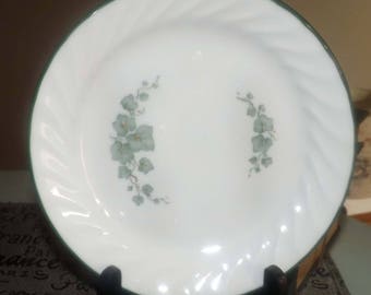 Vintage (1995) Corelle Corning USA Callaway bread-and-butter, dessert or side plate. Green leaves, ivy, green rim.