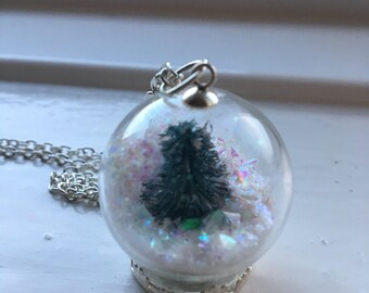 Tree necklace snow globe