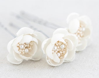 715 Off white hair flower pin, Bridal hair accessory, Small flower pin, Wedding flower pin, Bridal natural white flower pin Hair flowers set