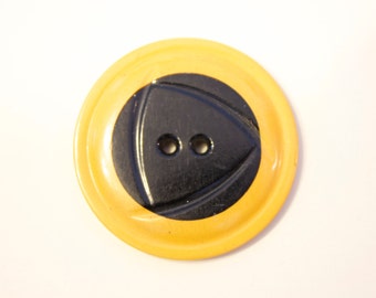 Vintage Bakelite Art Deco Button