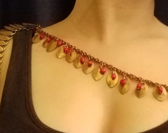 Correo de la escala sobre el pedazo del hombro; Hombrera de escala; Armadura de hombro de escala; Armadura de dragón; Escamas de cobre; LARP; Hombre ardiente; Cosplay