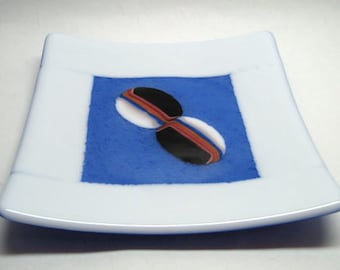CIG2334 - Fused Glass Plate - Blue & White w. Inlays