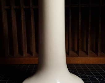Lovely Little Mid Century Modern Hall China Restaurant Ware White Bud Vase