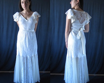 Wedding dress, off-white lace and tulle, single model, Vintage 1980's