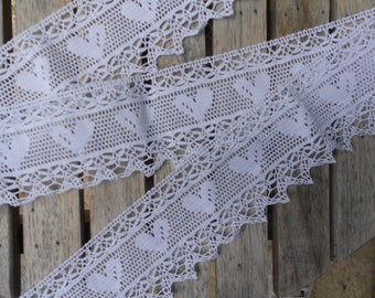 Pretty white bobbin lace