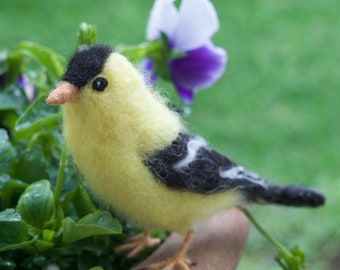 Needle felt Goldfinch, Wool Songbird, Life Size