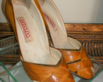 Vintage 1980's Bandolino Brown Leather Peep Toe Pumps - Size 7 N