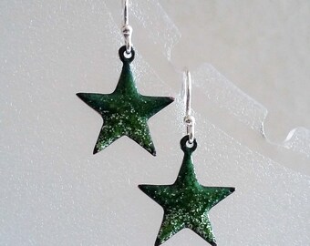 Green and white star earrings in enamelled copper E52