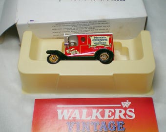 Walkers Vintage Models, Lledo cars, 1990 limited edition, 1920 model T Ford van, diecast model, collectible boxed scale model with paperwork
