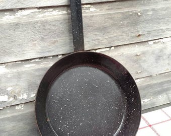 Vintage Graniteware Enamelware Splatterware Skillet Frying Pan, Dark Gray With White Speckles, Farmhouse Country Shabby Rustic Large 12 Inch