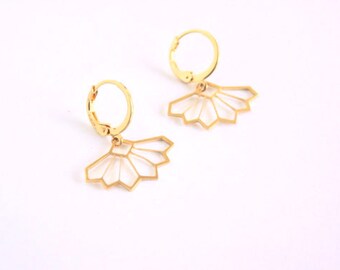 Honeycomb earrings, gold-plated.