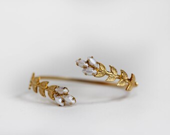 Triple Pearl Twig Bracelet, Pearls Leaves Gold Bridal Jewelry, Bridal Bracelet, Bridal Accessories, Wedding Bracelet, Unique Wedding Jewelry