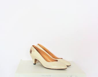 Vintage Leather Pumps Cream Coloured Low Heels / Size UK 5