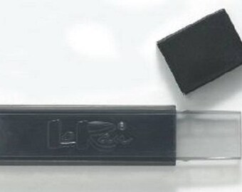 Magnetic needle case