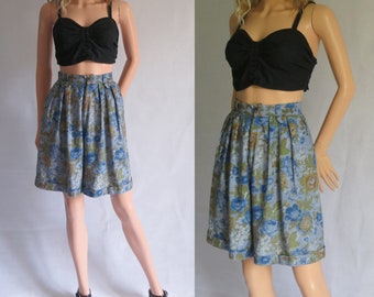 Blue floral shorts, high waisted, french retro vintage, pleated front, cotton, small, waist 26