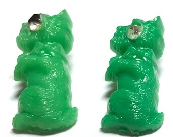 Pair Of Vintage Plastic Scottie Dog Buttons - Green