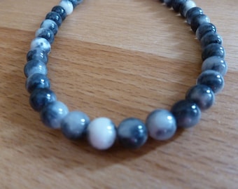 16 jade beads round 6mm black and white