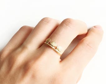 Gold plated shell NYMPH women ring