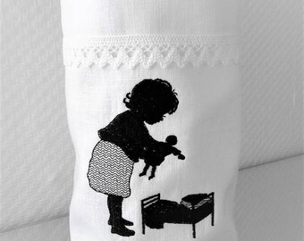 Light bag Vasenhusse doll Mama embroidered linen